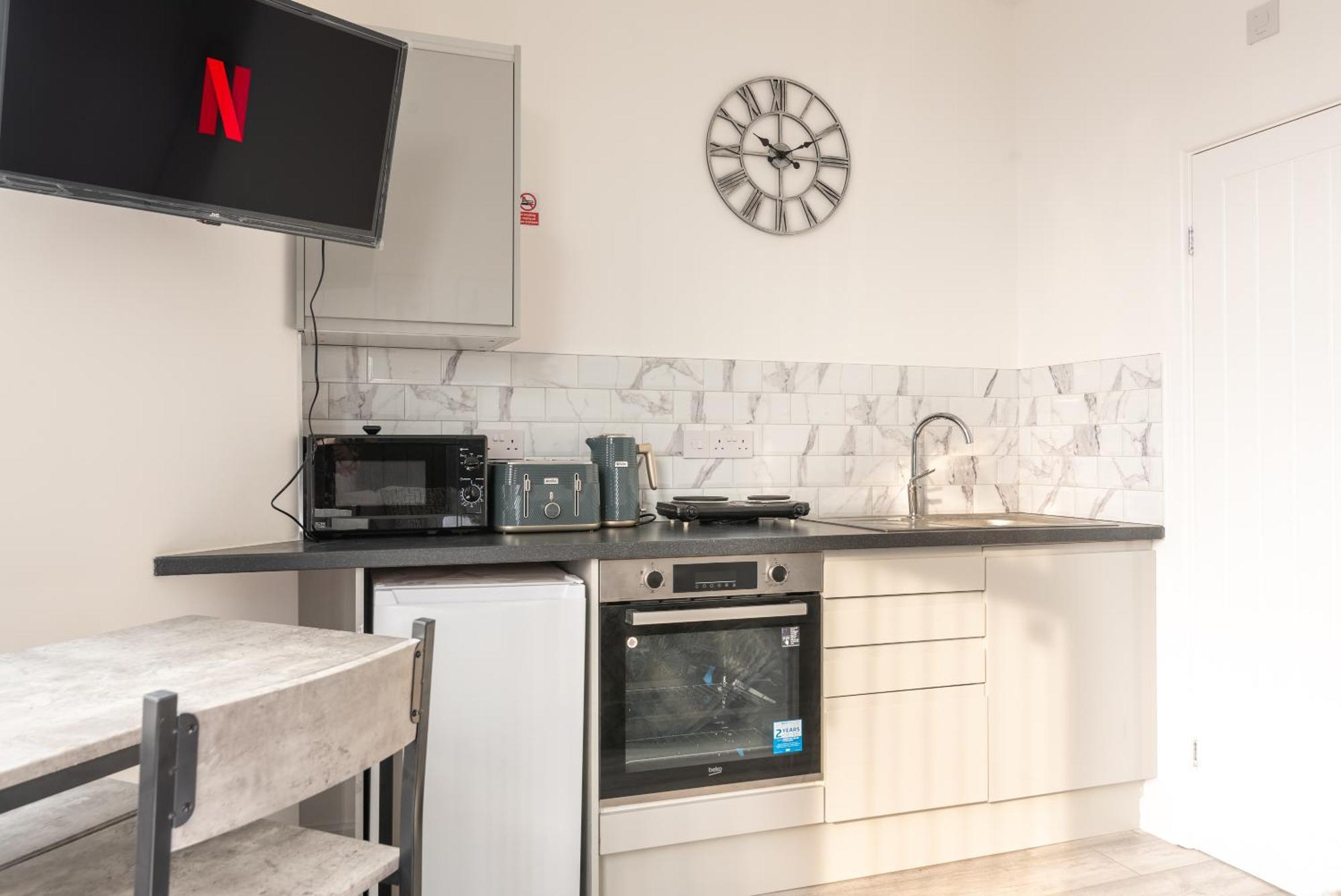 Cosy Cardiff Apartments - Garden Lounge Exterior photo