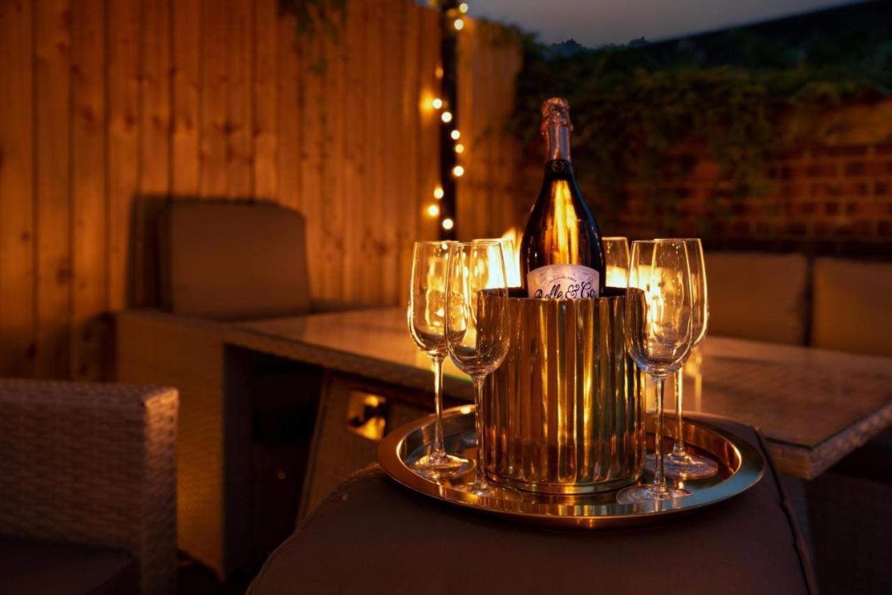 Cosy Cardiff Apartments - Garden Lounge Exterior photo