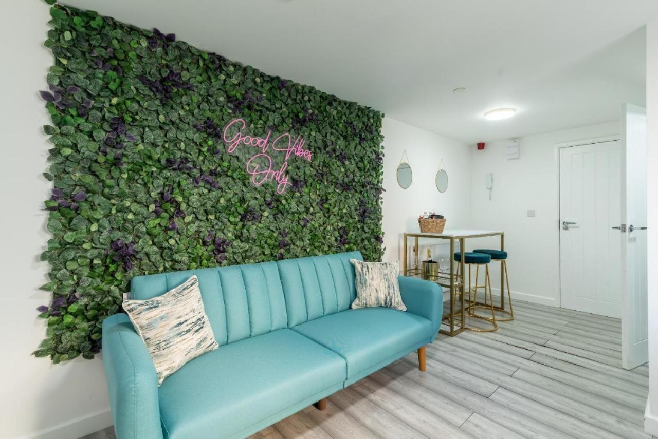 Cosy Cardiff Apartments - Garden Lounge Exterior photo