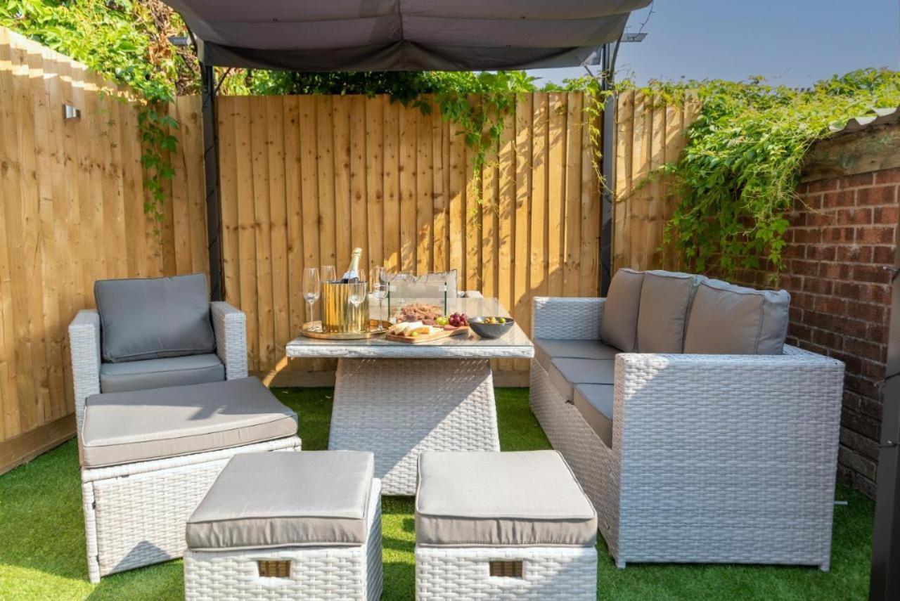 Cosy Cardiff Apartments - Garden Lounge Exterior photo